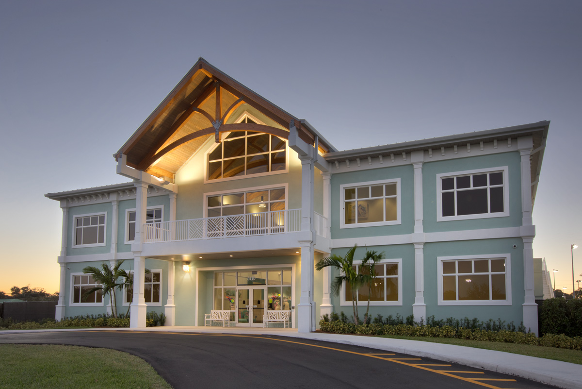 Architectural dusk view of the Palm Beach Gardens, FL tennis clubhouse.