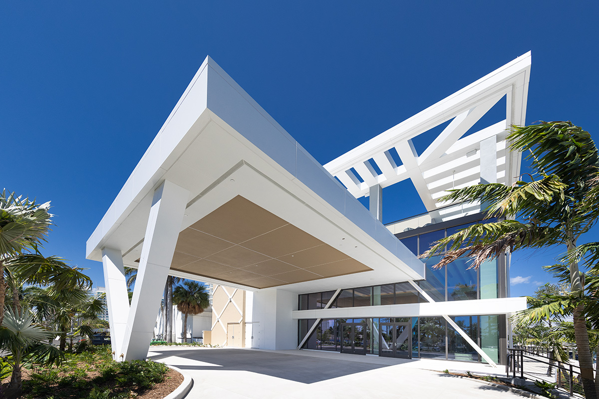 Architectural view of the Hilton Marina in Fort Lauderdale, FL.