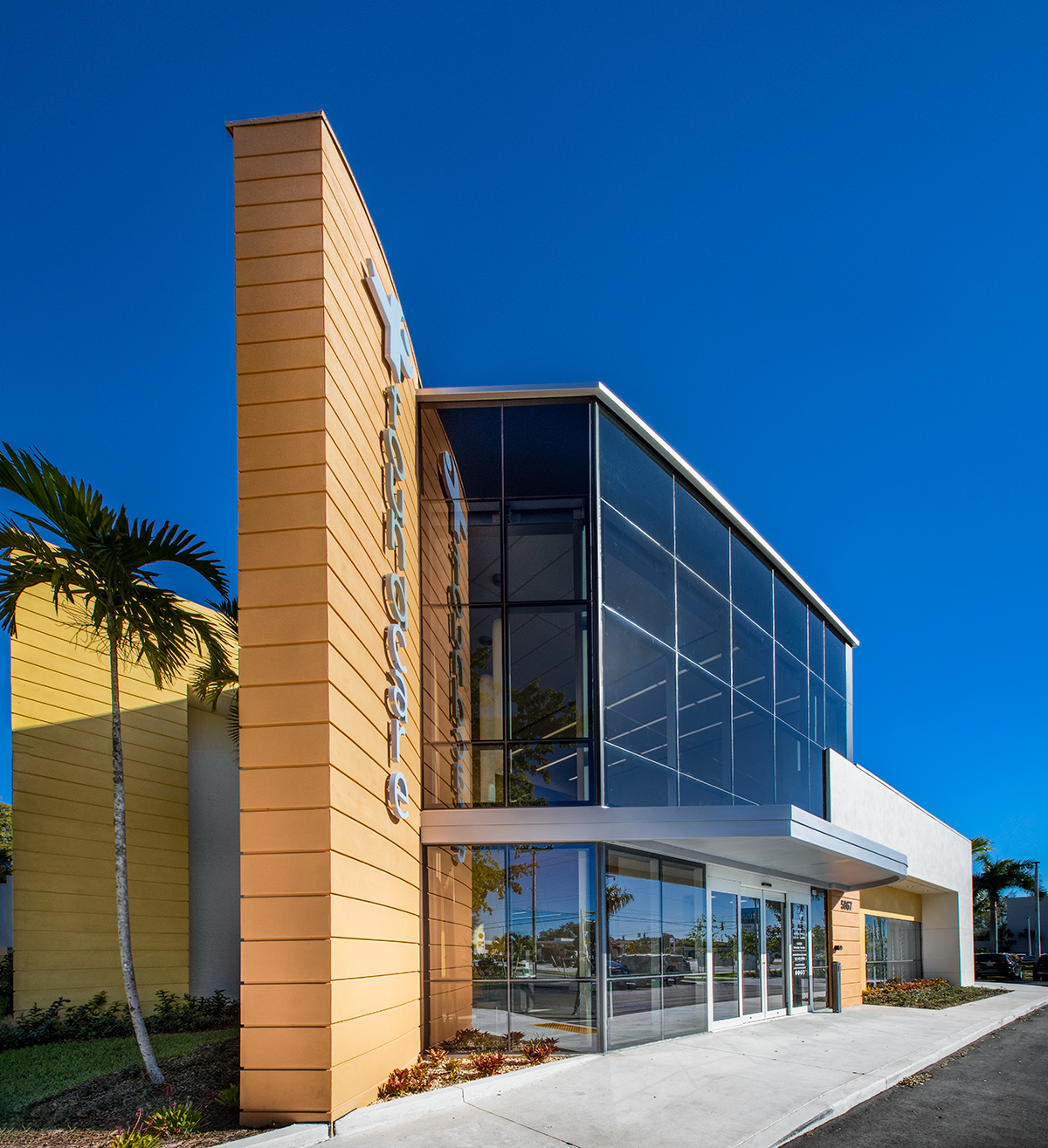 Architectural entrance view of the Foundcare clinic in  West Palm Beach, FL.