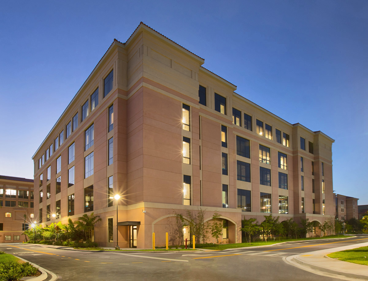 Dusk View of the Baptist East Bed Tower delivering healthcare in Miami.