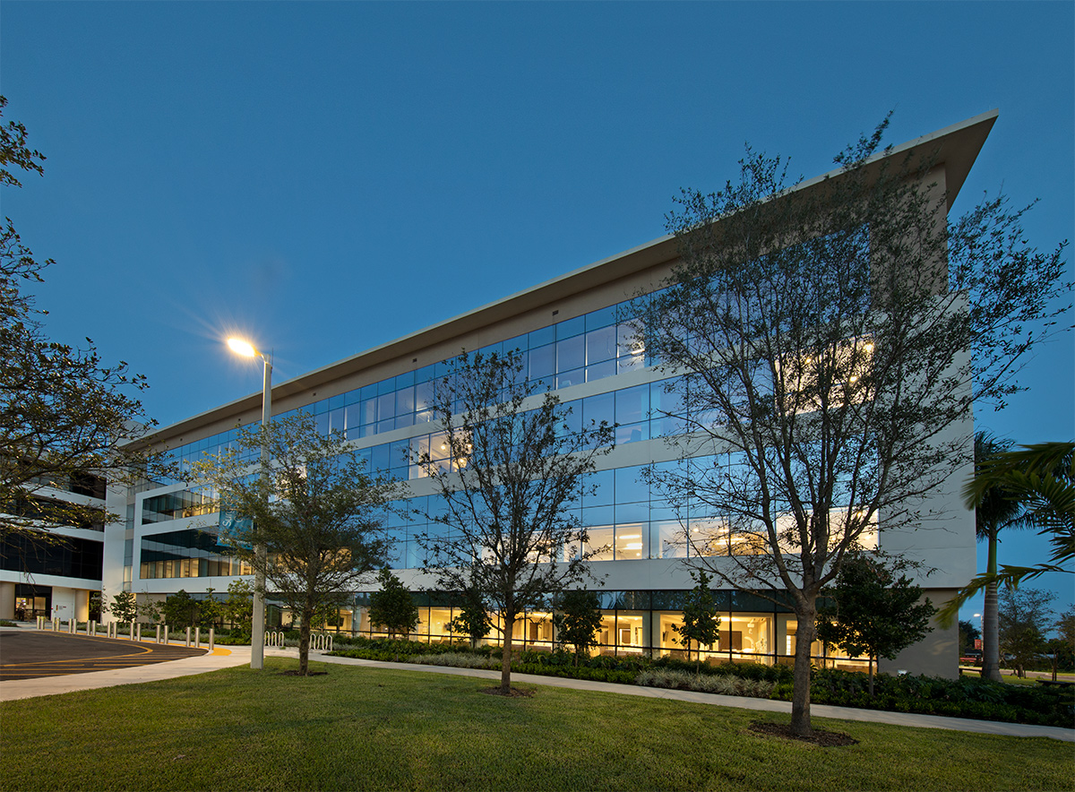 Architectural dusk view of Broward Health Maternity – Coral Springs, FL