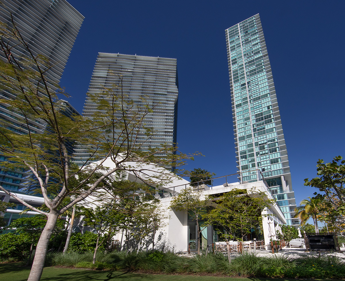 Paraiso Bay condo towers Miami architectural and restaurant view.