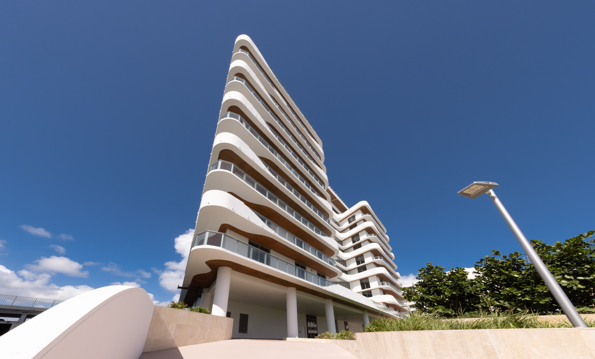 Architectural view of Monaco Yacht Club condo in Miami Beach, FL.