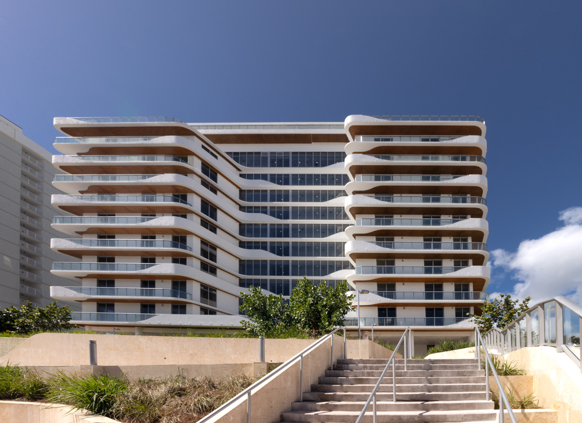 Architectural view of Monaco Yacht Club condo in Miami Beach, FL.