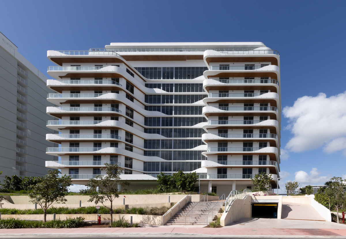 Architectural view of Monaco Yacht Club condo in Miami Beach, FL.