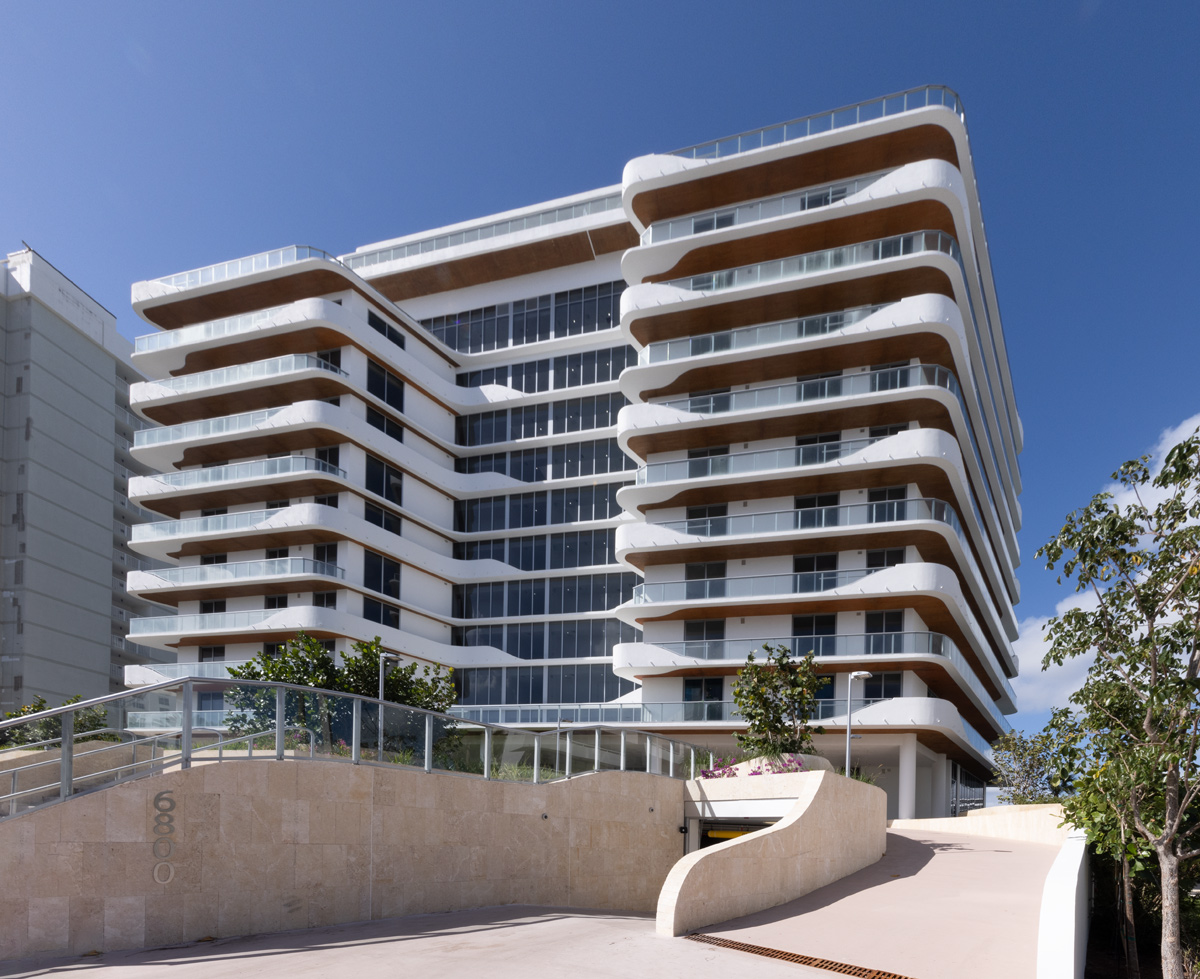 Architectural view of Monaco Yacht Club condo in Miami Beach, FL.