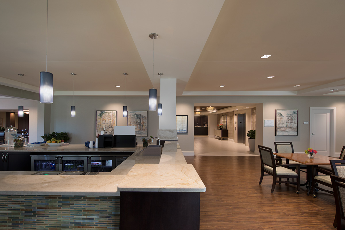 Interior design dining view of Moorings Park at Grey Oaks senior living in Naples, FL.