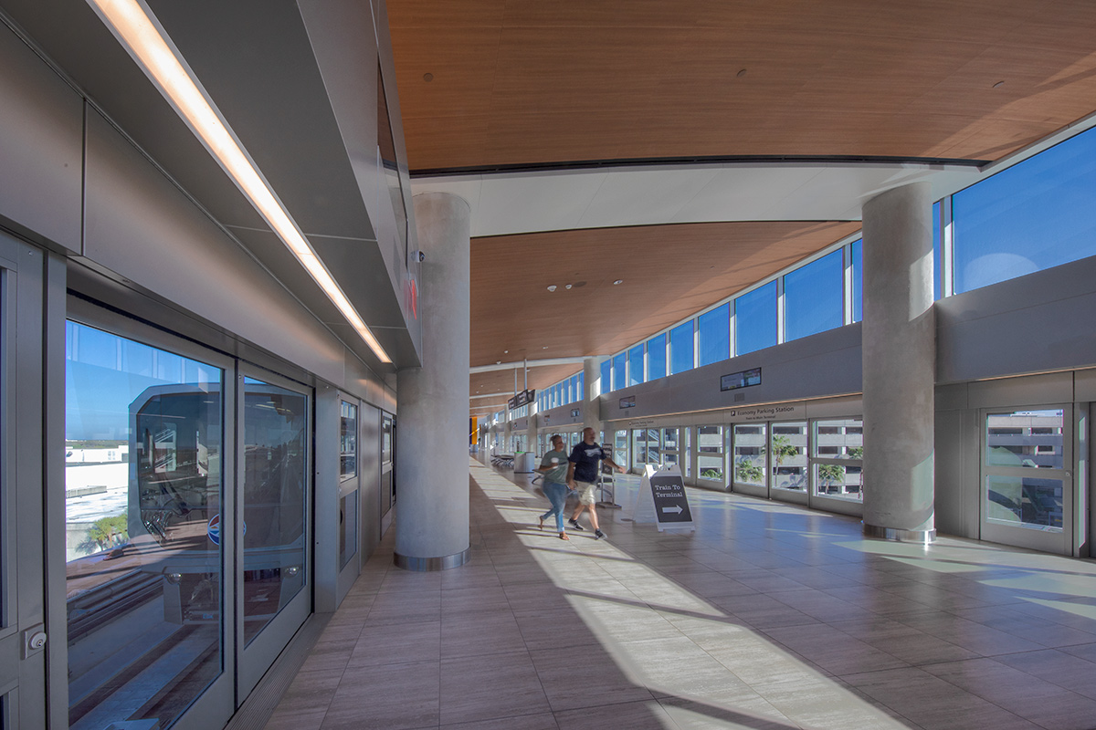 Architectural view of the people mover at the Tampa Int airport.