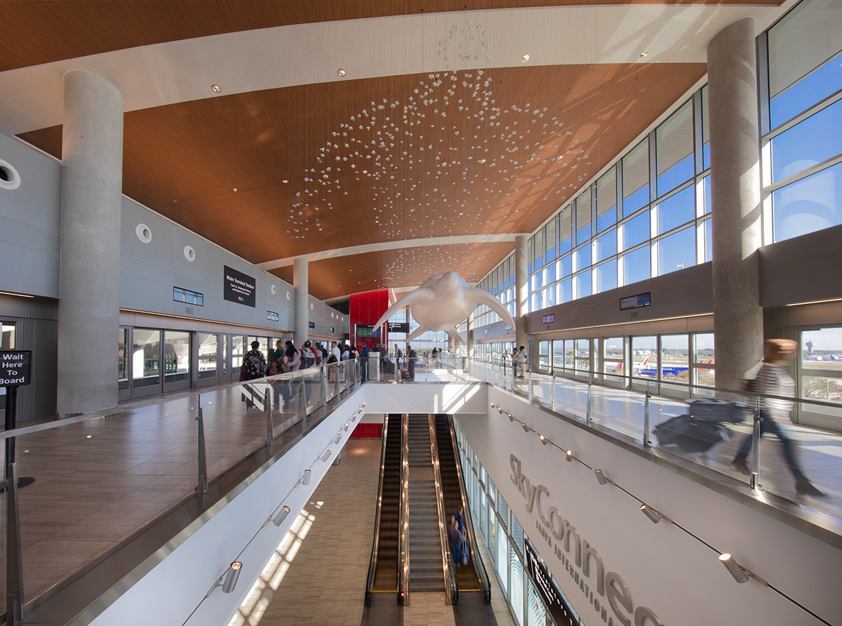 Architectural view of the people mover at the Tampa Int airport.